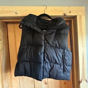 ALO Gold Rush Puffer Vest - Black